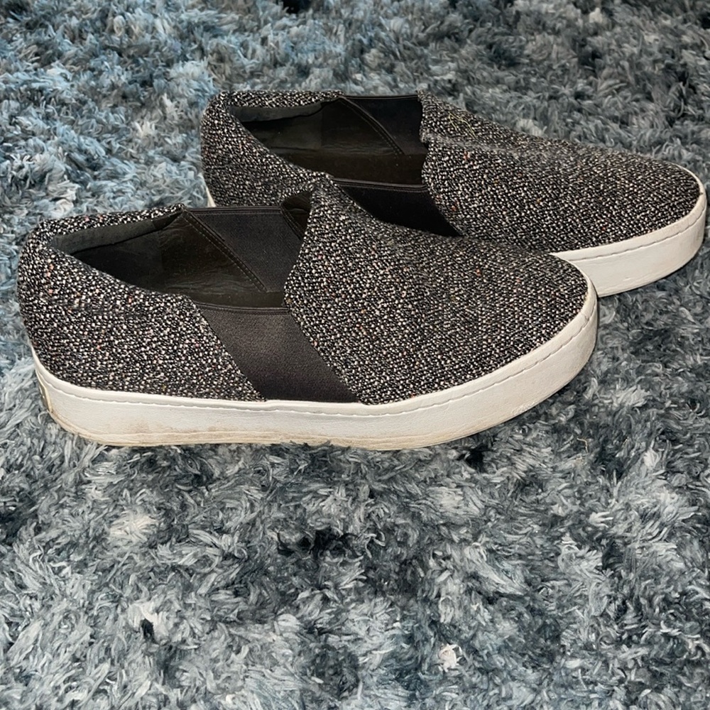 Vince Warren size 8 charcoal flannel platform